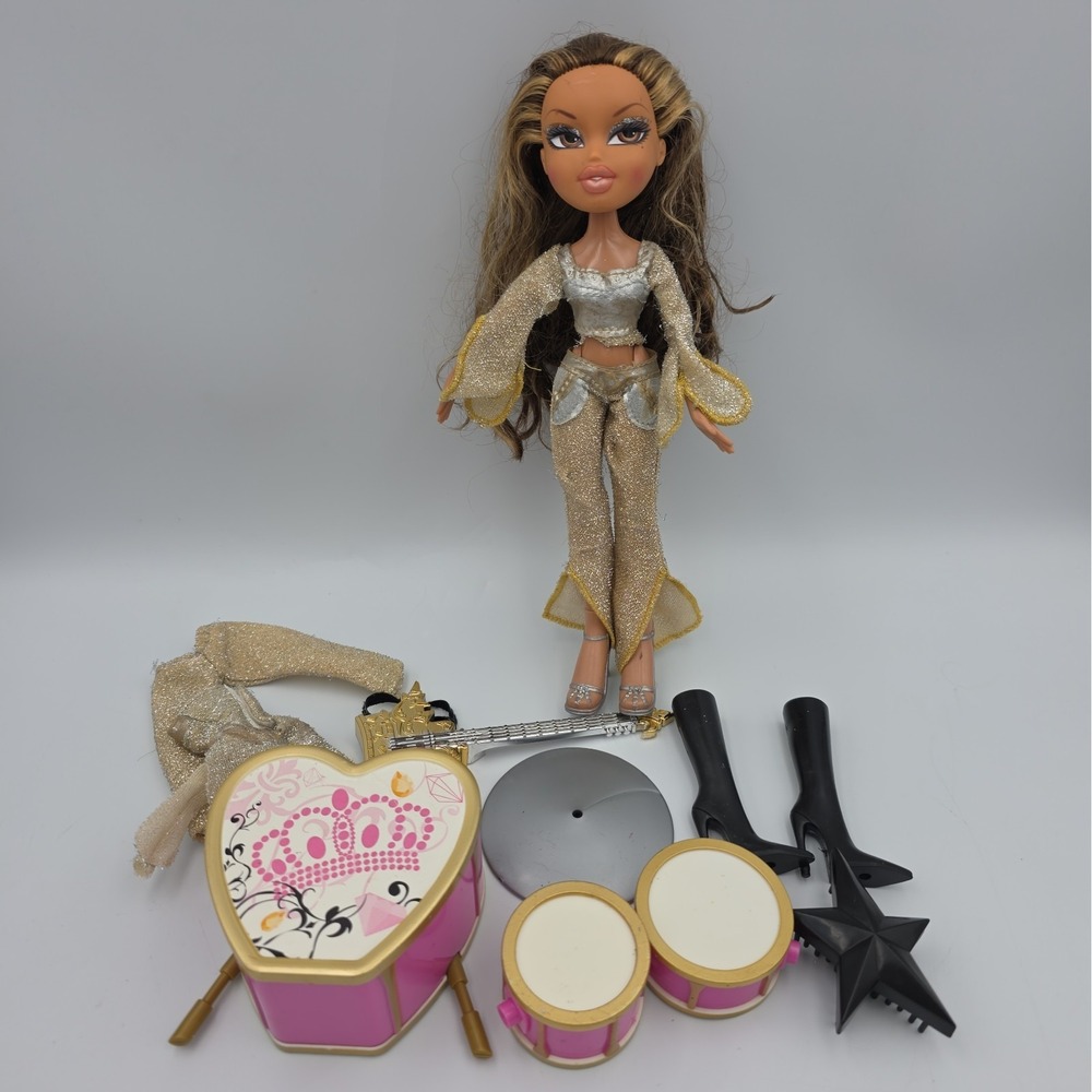 Vintage Bratz Rock Angelz Cloe Doll With Clothes Shoes guitar & More MGA